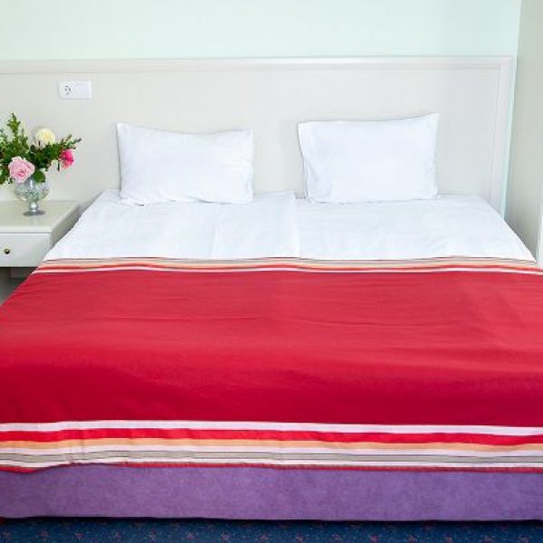 classic-double-red-bed